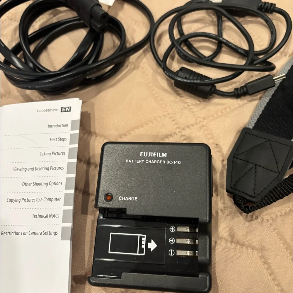 Fujifilm Finepix S200 EXR Digital Camera- Like New!